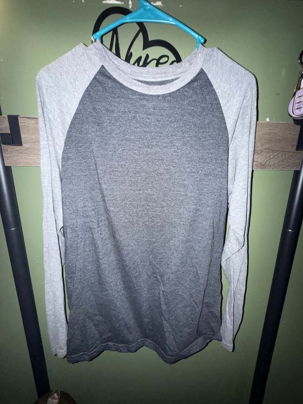 Buffalo Wild Wings Long Sleeve Raglan Shirt Size S Gray